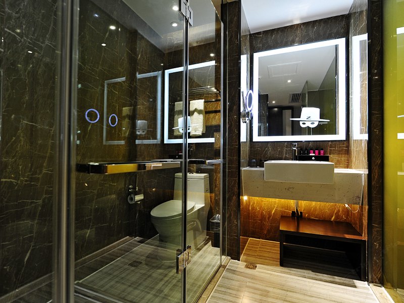 hotelPic