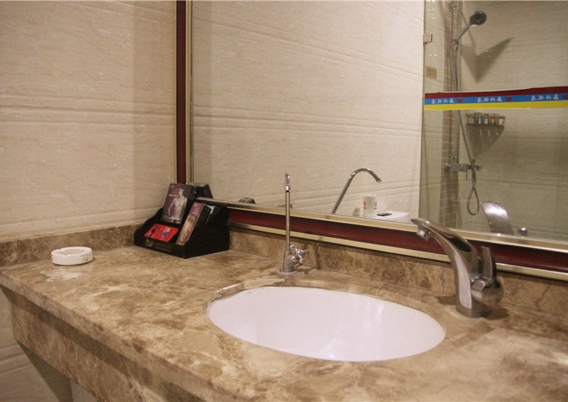 hotelPic