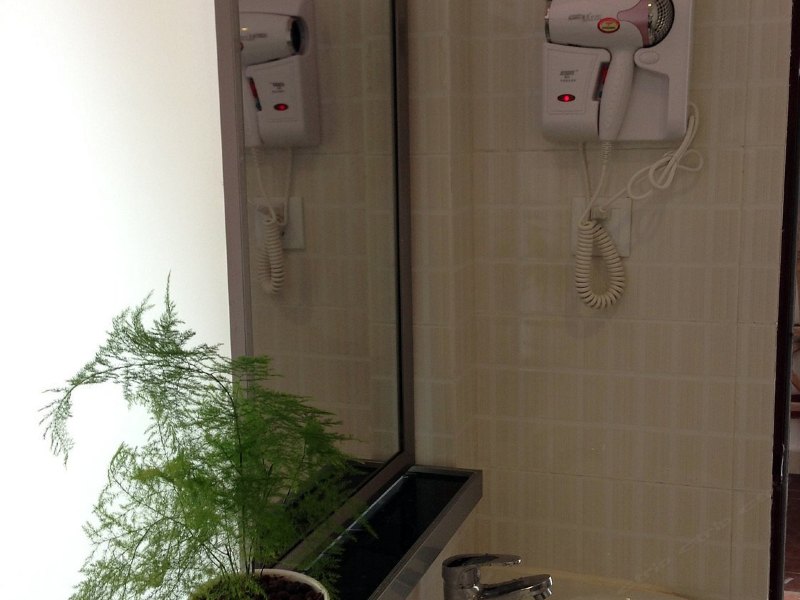 hotelPic