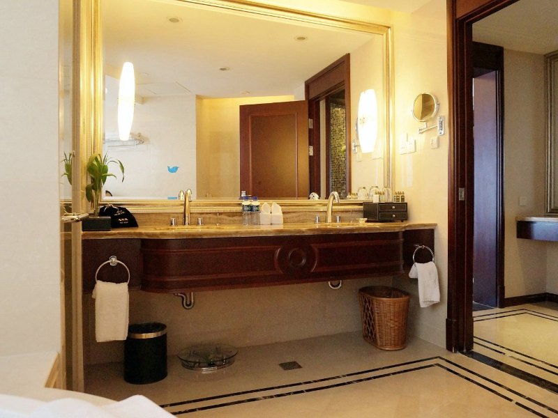 hotelPic