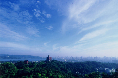 [春节]<杭州2日游>春节预售中，杭城美景，丹桂飘香，深度游杭州，雷锋塔飞来峰打卡，雷峰夕照，住西湖商圈酒店
