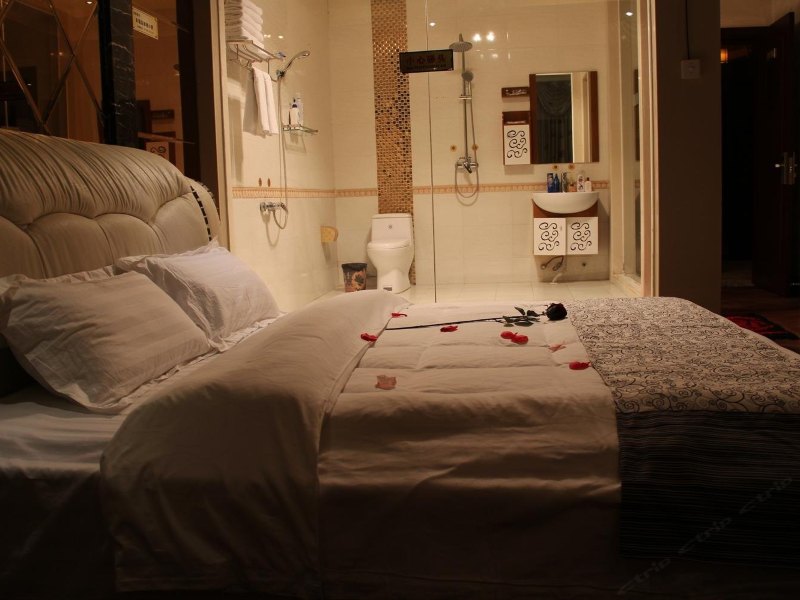 hotelPic