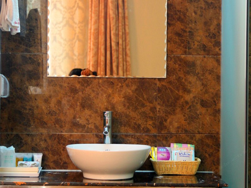 hotelPic