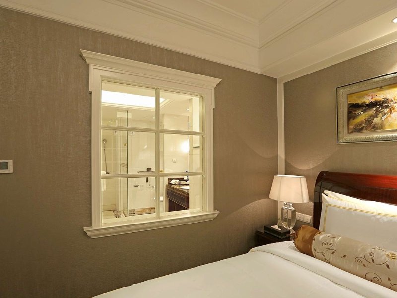 hotelPic