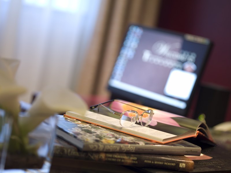 hotelPic
