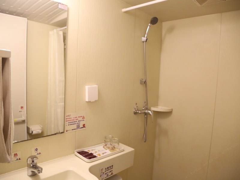 hotelPic