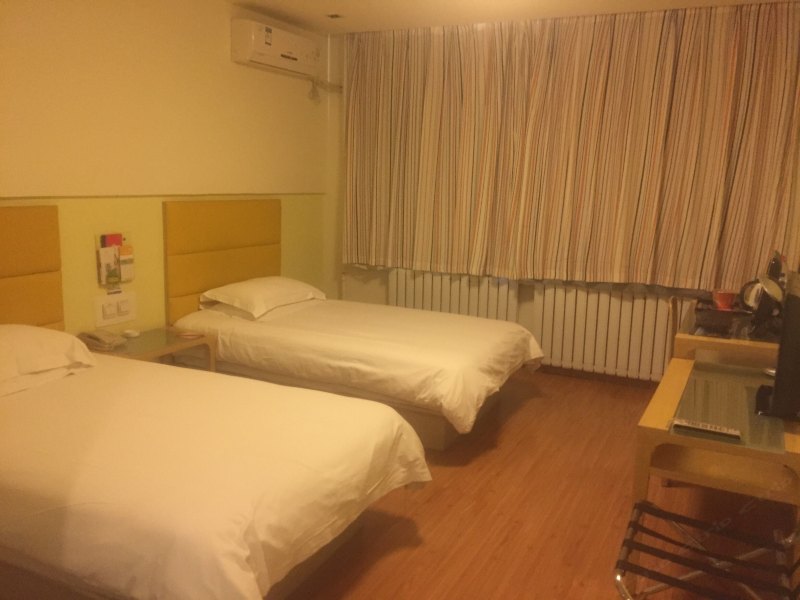 hotelPic