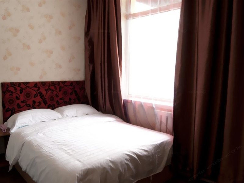 hotelPic