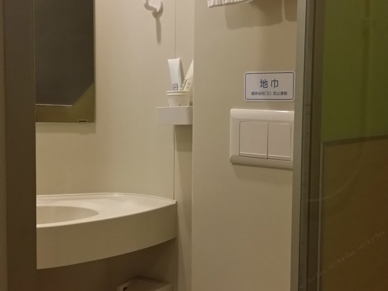 hotelPic