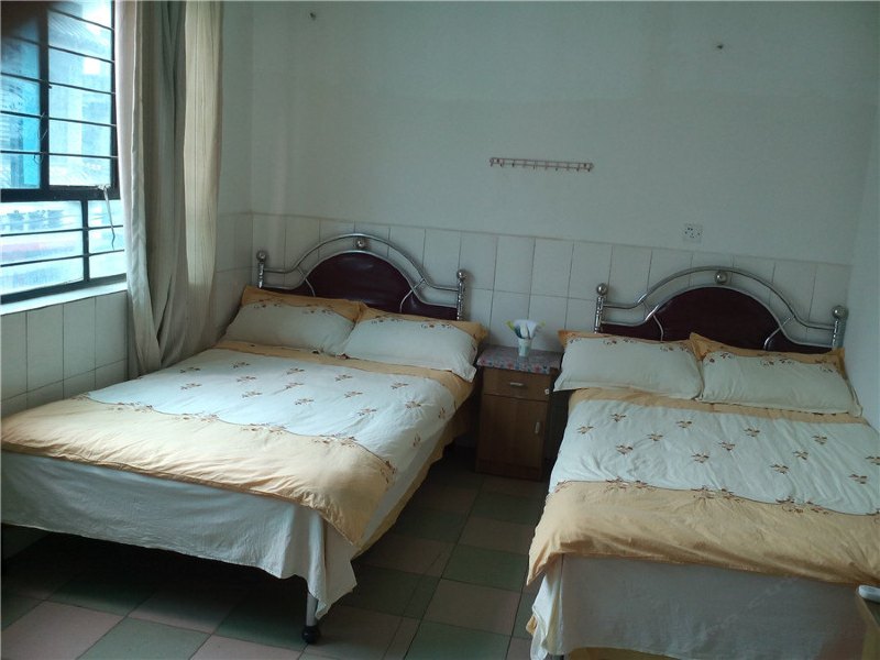 hotelPic