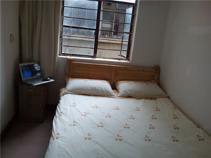 hotelPic