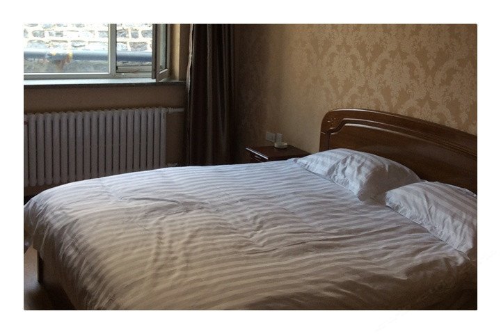 hotelPic