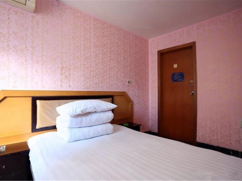 hotelPic