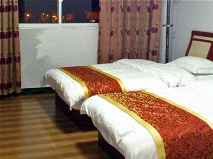 hotelPic