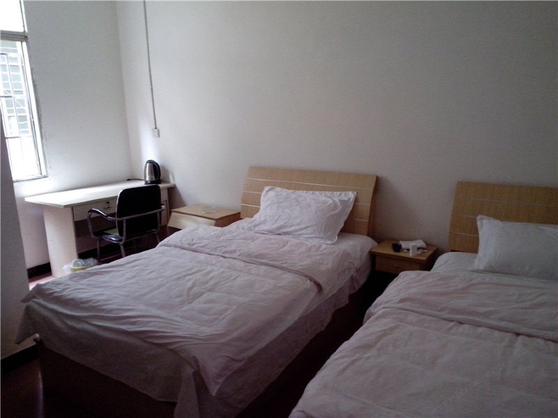 hotelPic