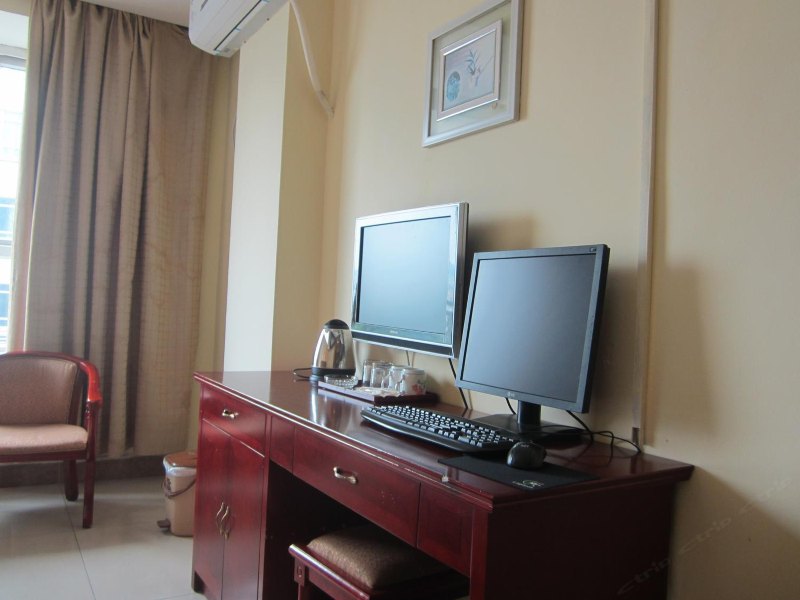 hotelPic