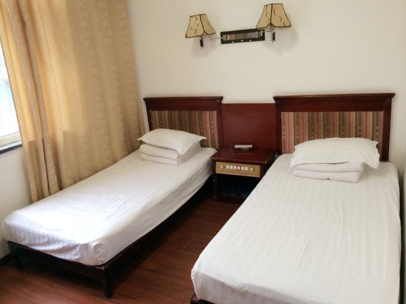 hotelPic