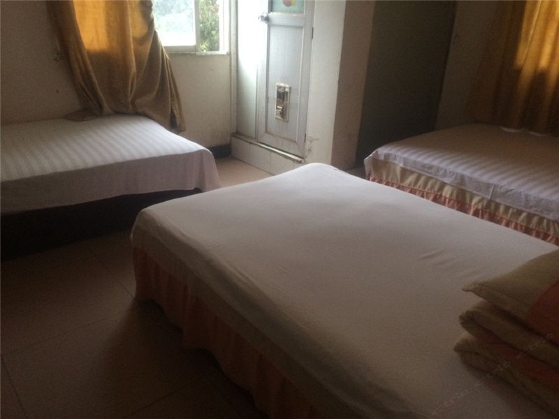 hotelPic