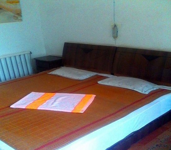 hotelPic