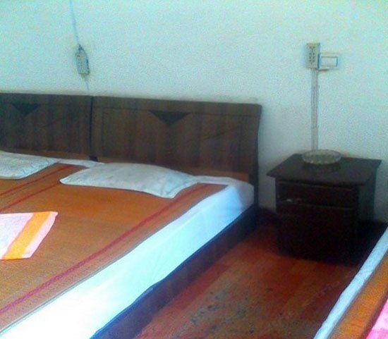 hotelPic
