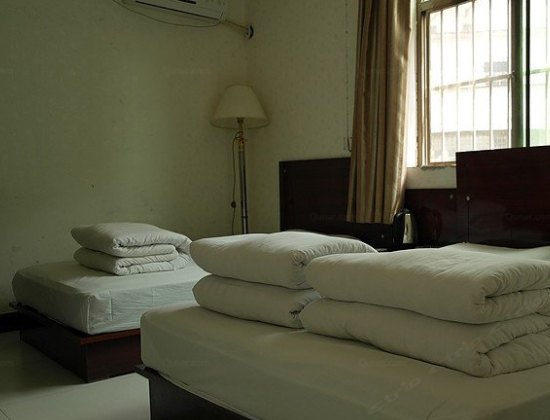 hotelPic