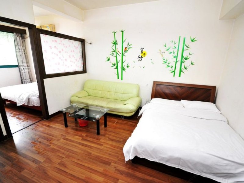 hotelPic