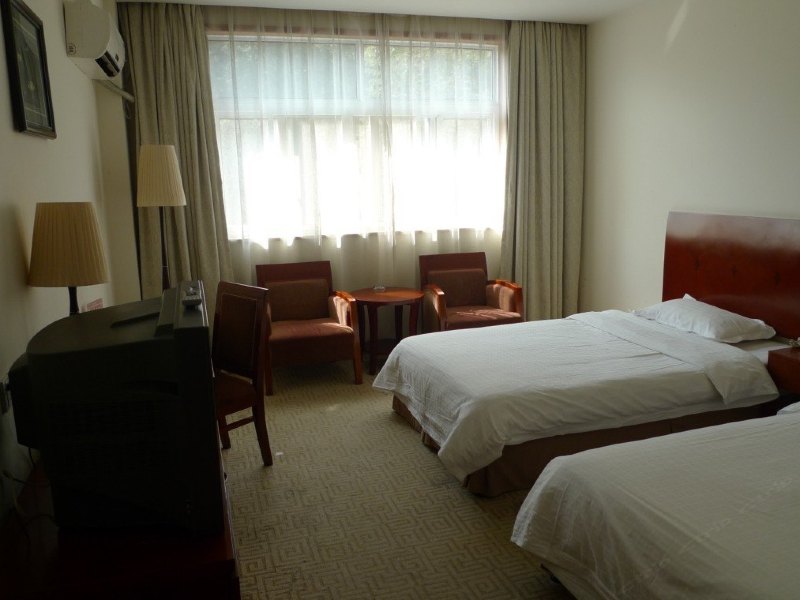 hotelPic