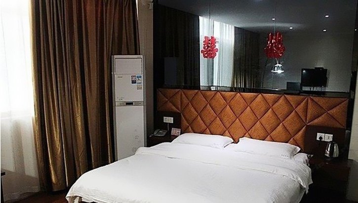 hotelPic