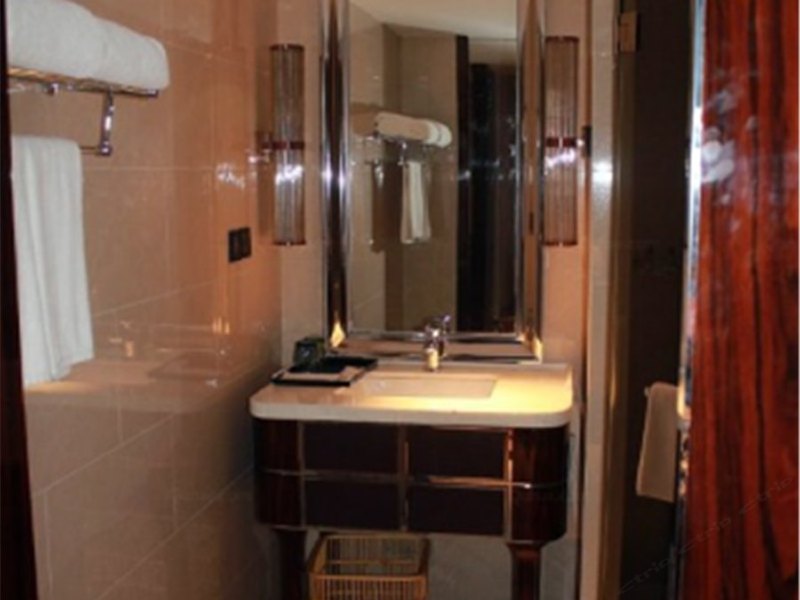 hotelPic
