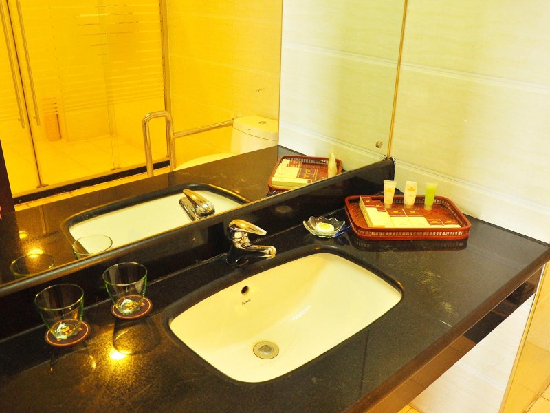 hotelPic