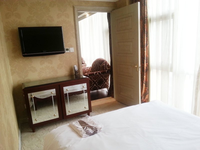 hotelPic