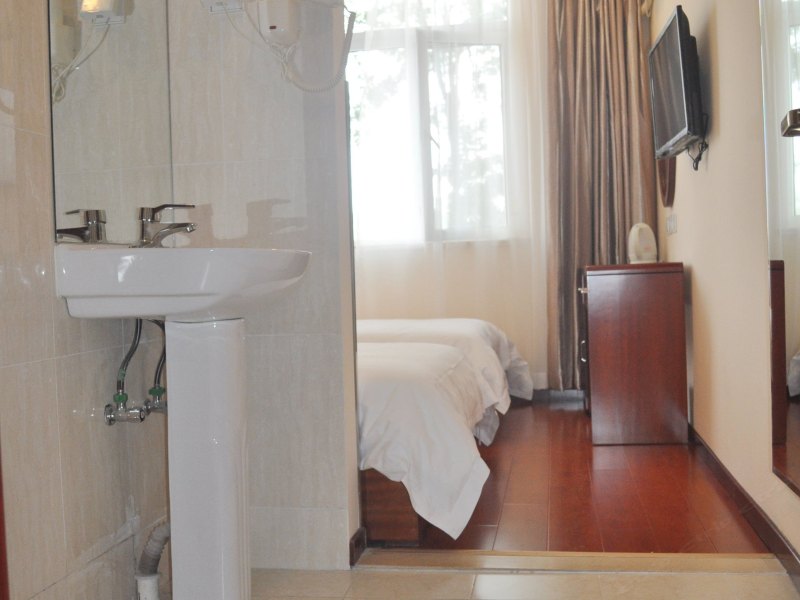hotelPic