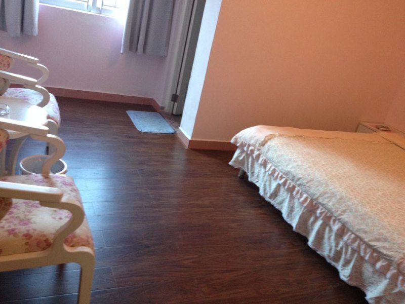 hotelPic