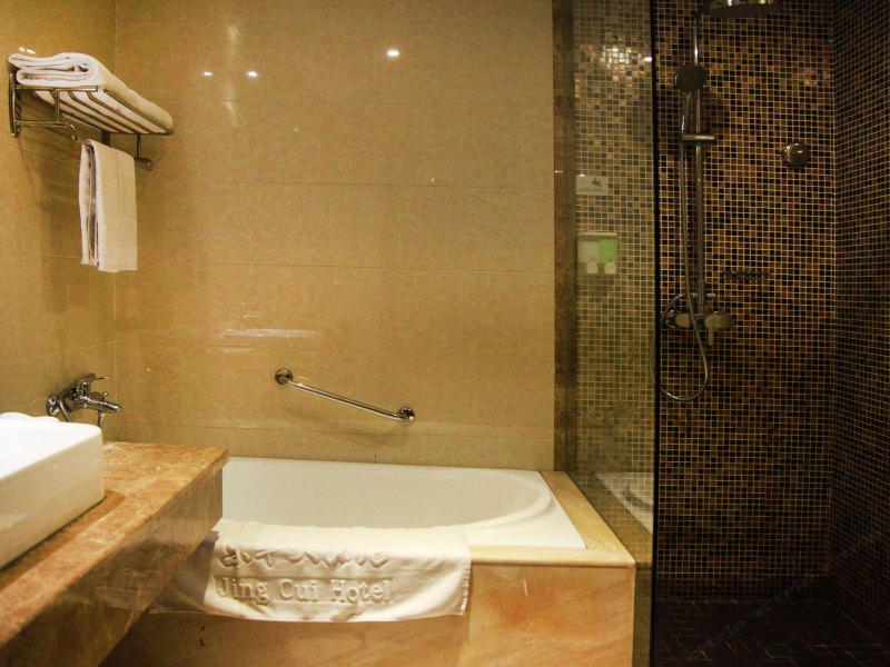 hotelPic