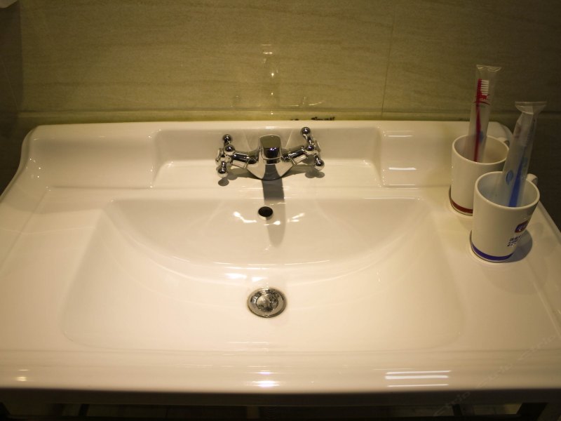 hotelPic
