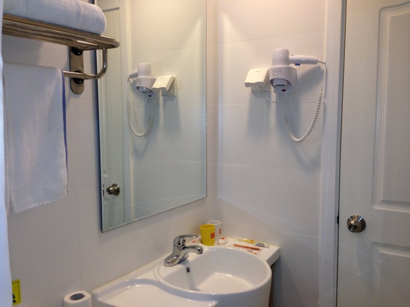 hotelPic