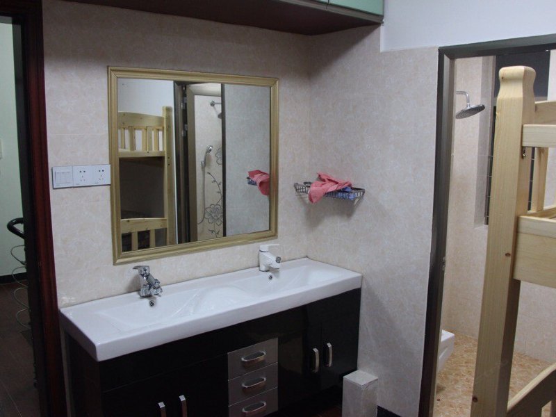 hotelPic