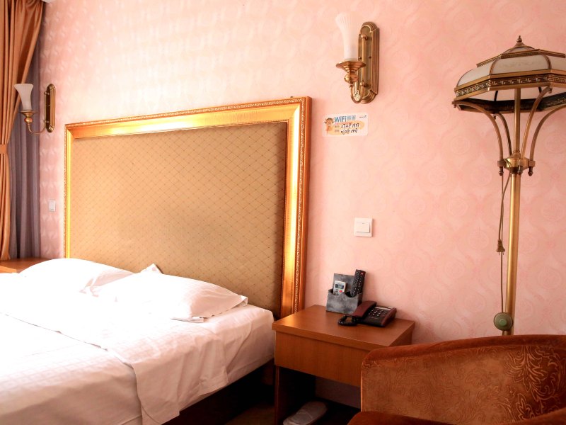 hotelPic