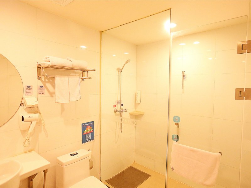 hotelPic