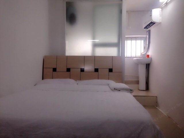 hotelPic