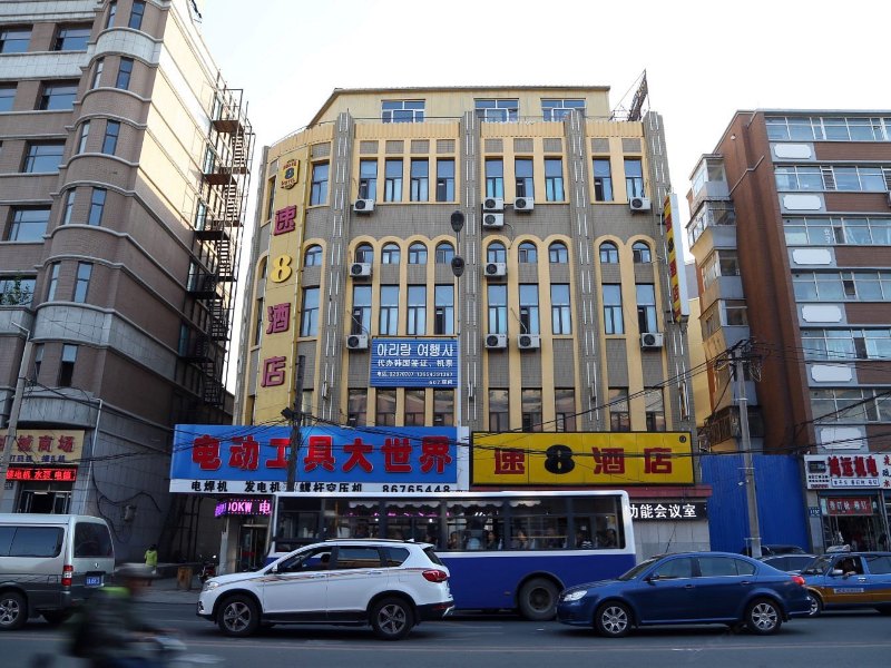 速8酒店(长春火车站南广场店)