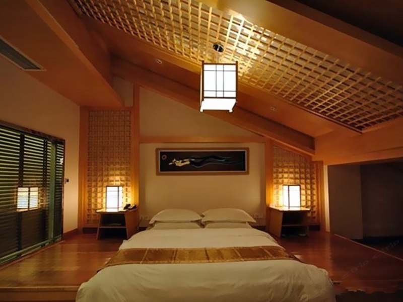 hotelPic