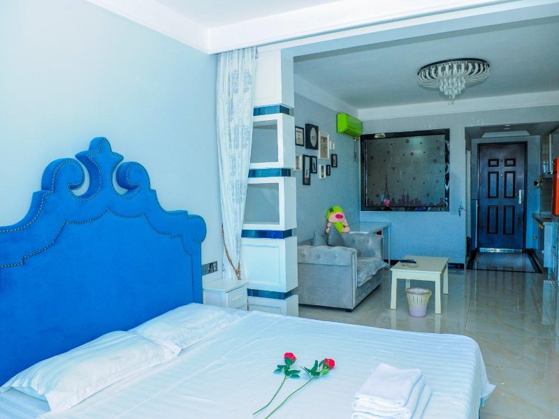 hotelPic