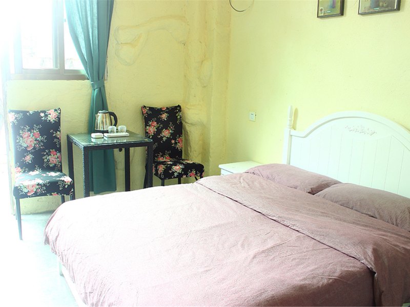 hotelPic