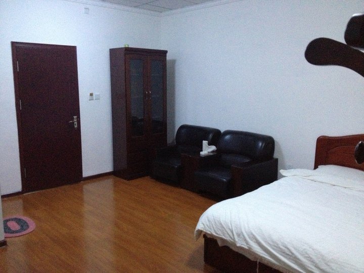hotelPic