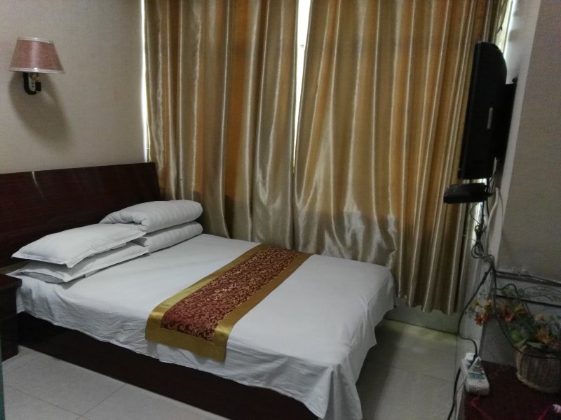 hotelPic