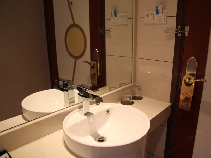 hotelPic