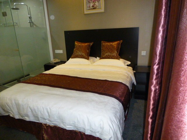 hotelPic