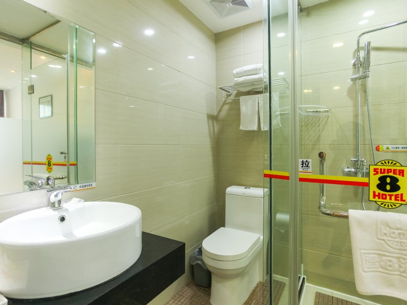 hotelPic
