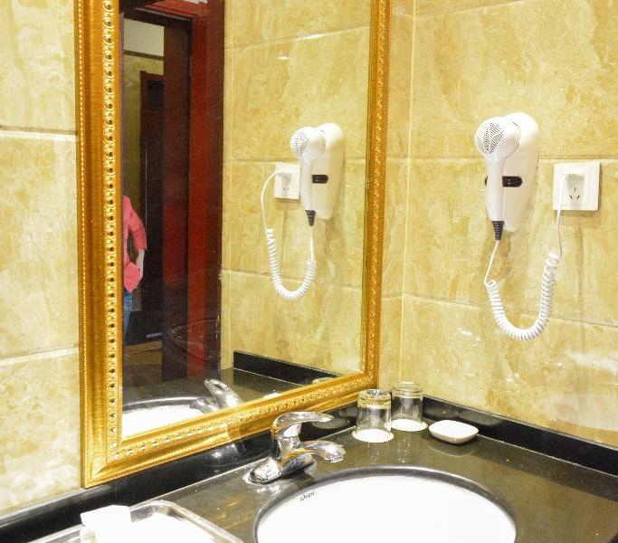 hotelPic